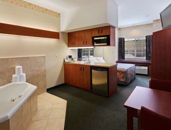 Hotel Super 8 By Wyndham Airport North