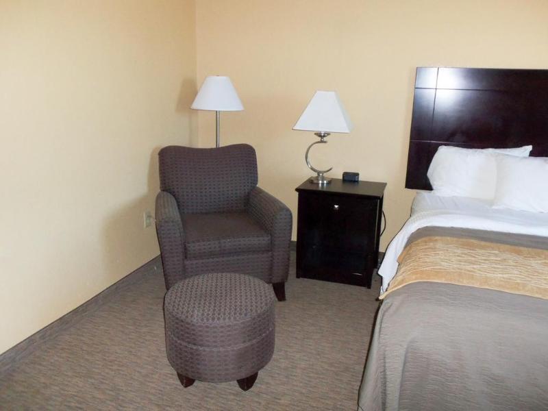 Inn Comfort Near Frost Bank Center 2*