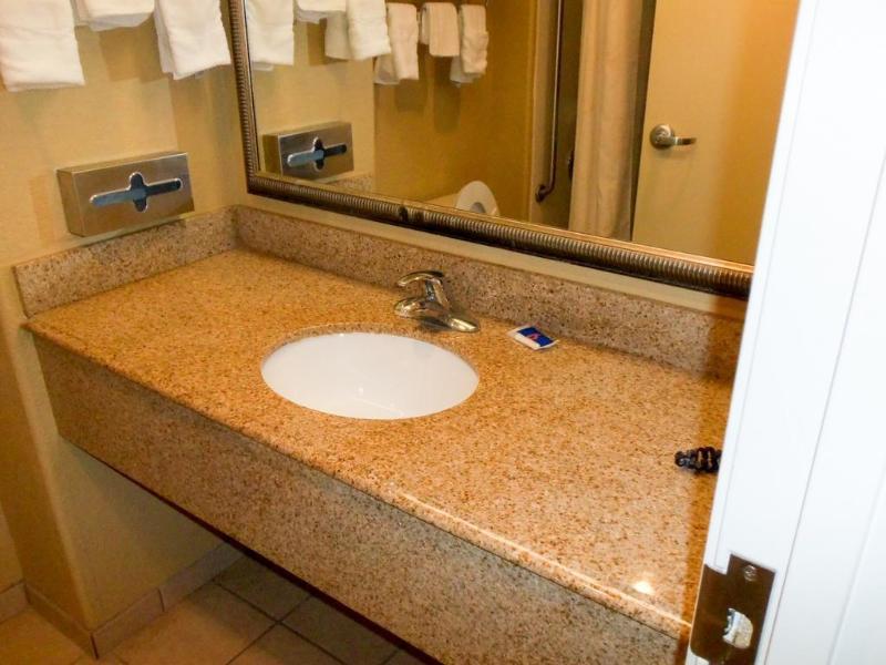 Inn Comfort Near Frost Bank Center