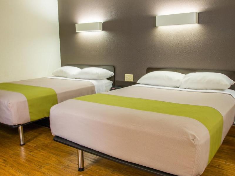 Deluxe Near Lackland Afb Hotel *