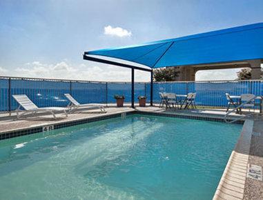 Hotel Surestay Plus By Best Western Airport 3*