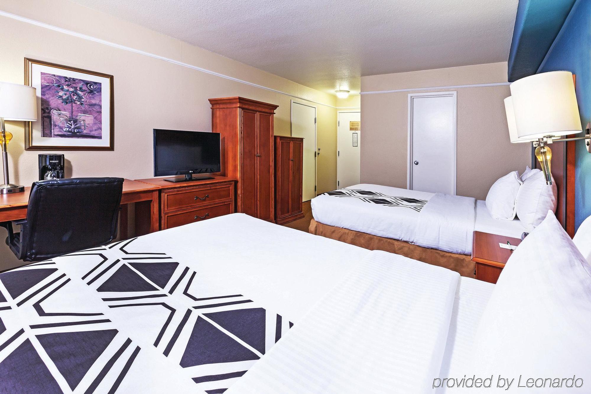Hotel La Quinta By Wyndham Brooks City Base