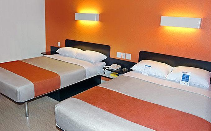 6 San Antonio, Tx - Frost Bank Center Hotel 2*