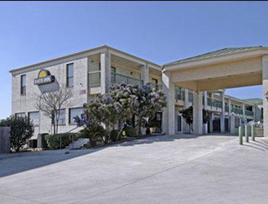 Days By Wyndham Near Fiesta Park 2*
