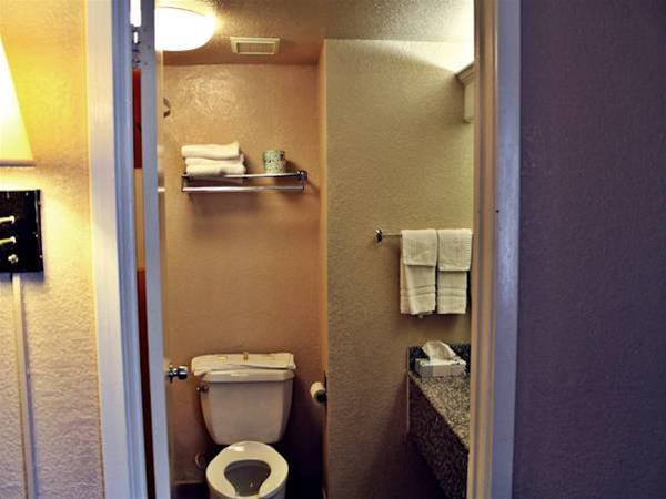 The At Market Square Motel