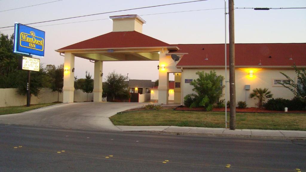 Winnquest Near Ft. Sam Houston Motel