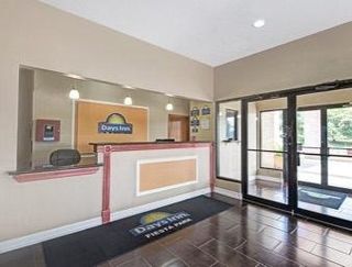 Days By Wyndham Near Fiesta Park Hotel 2*