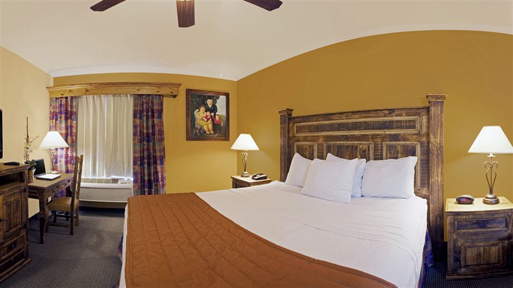 Hotel La Hacienda 2*