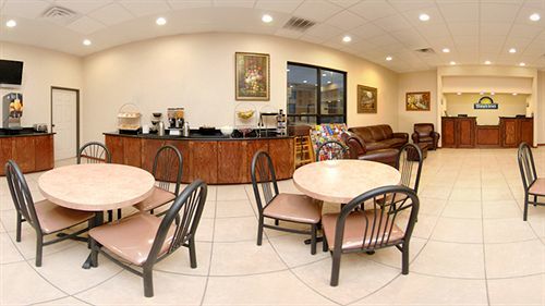Days By Wyndham N.w. Medical Center Hotel