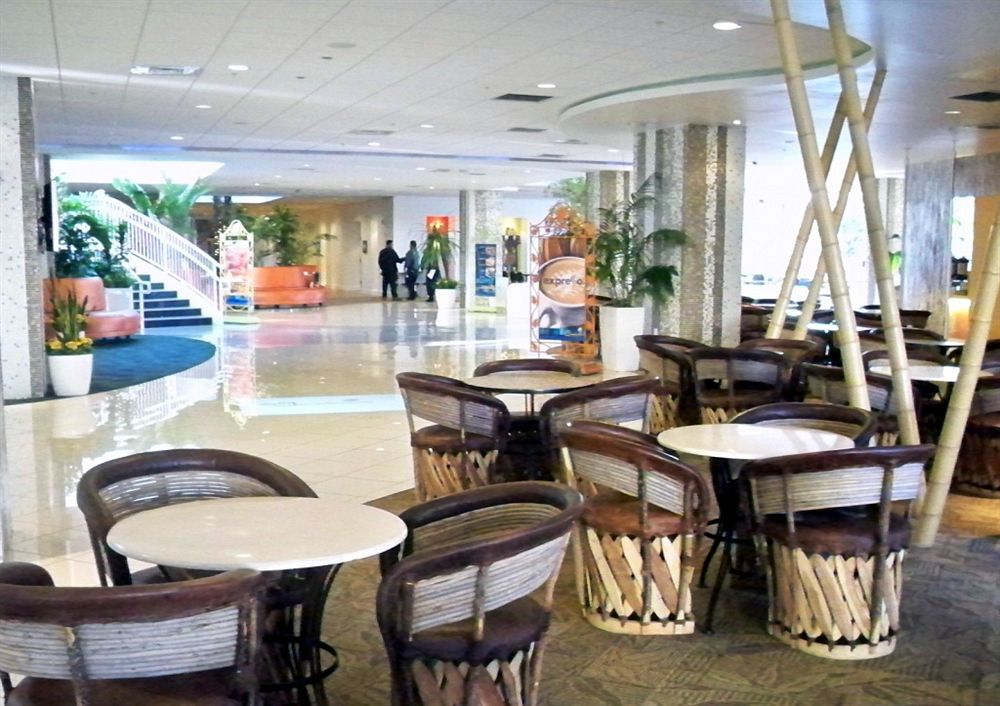 El Tropicano Riverwalk
