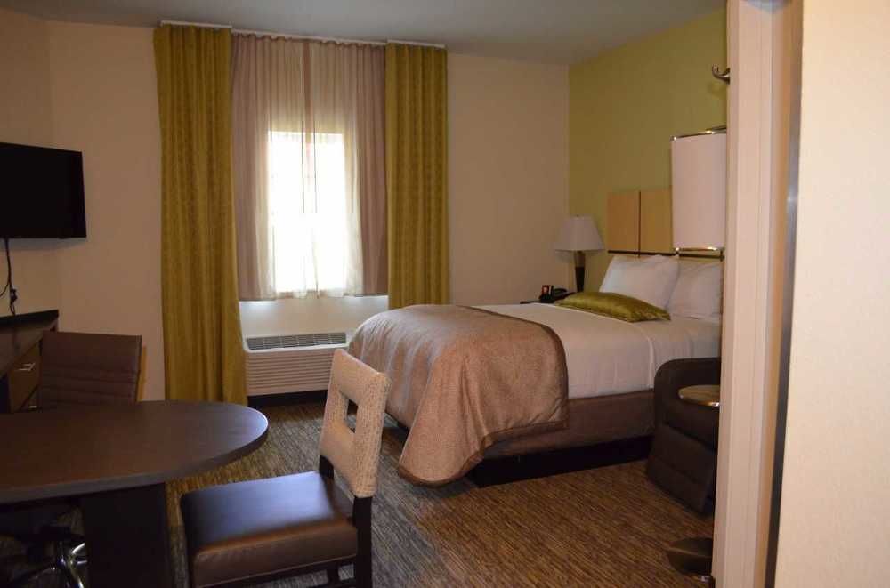 Hotel Candlewood Airport By Ihg 3*