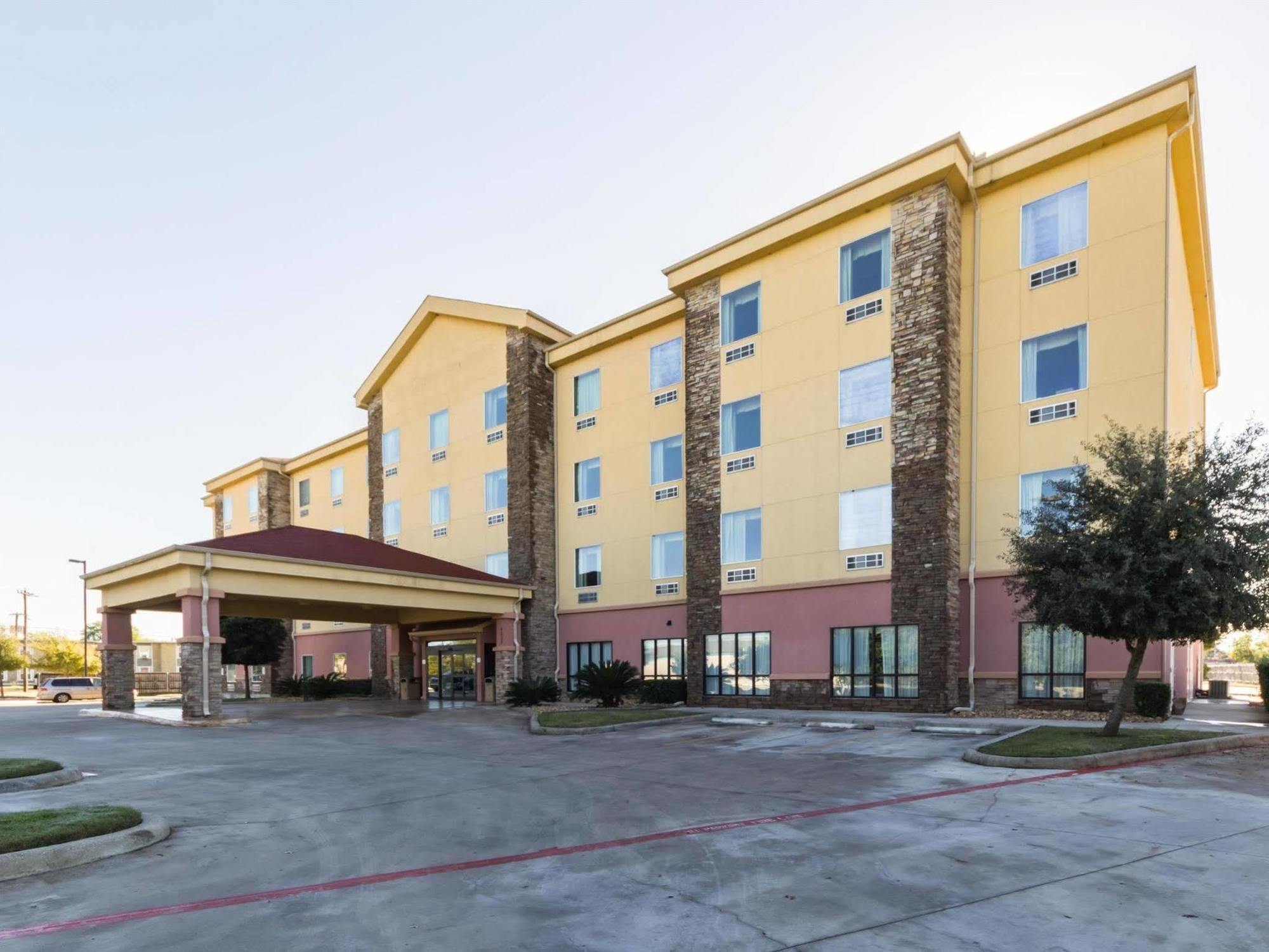 6 - East Hotel San Antonio