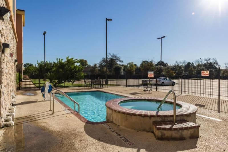 6 - East 2* San Antonio