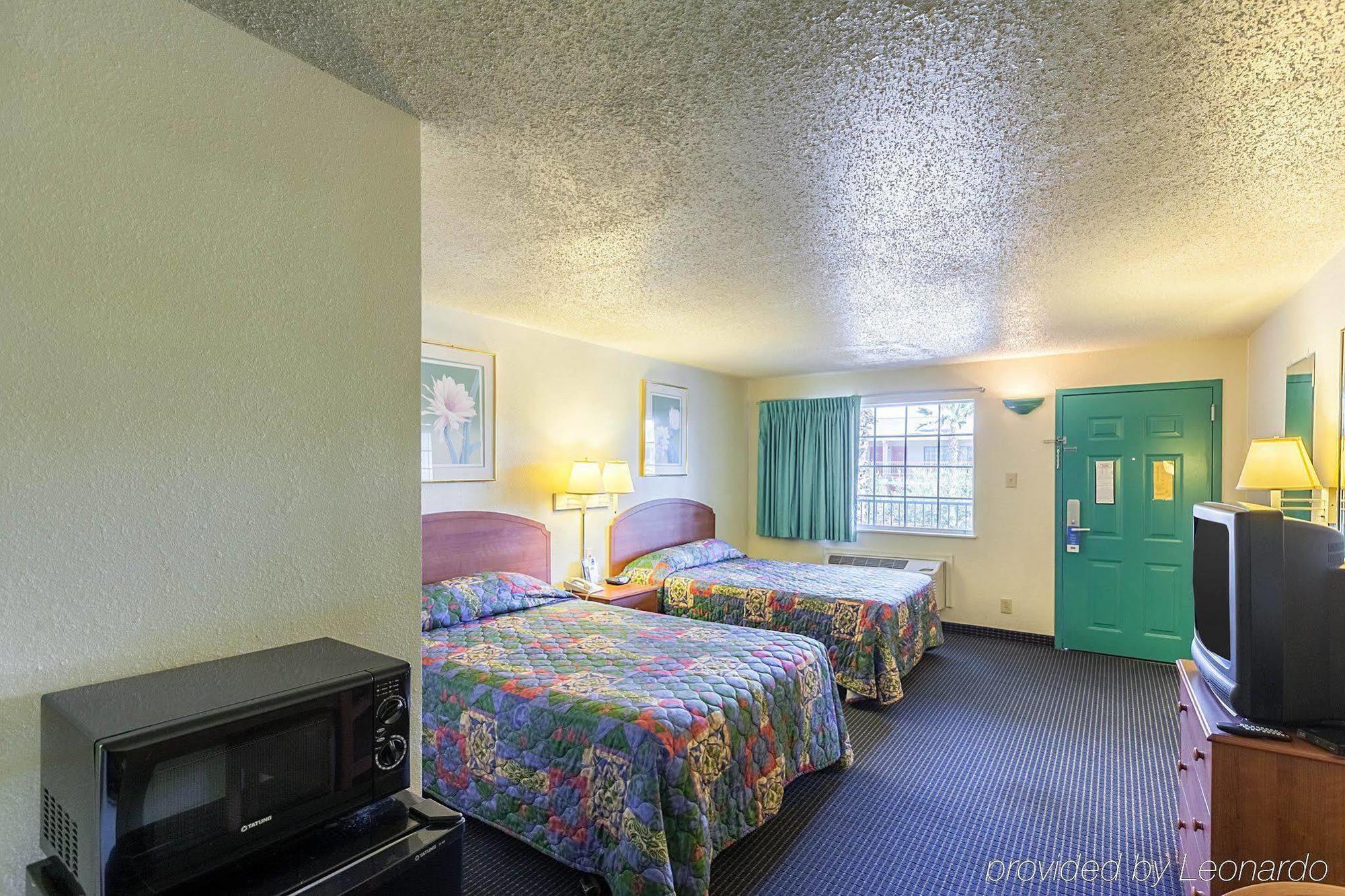 Motel Express Near Ft. Sam Houston 2*