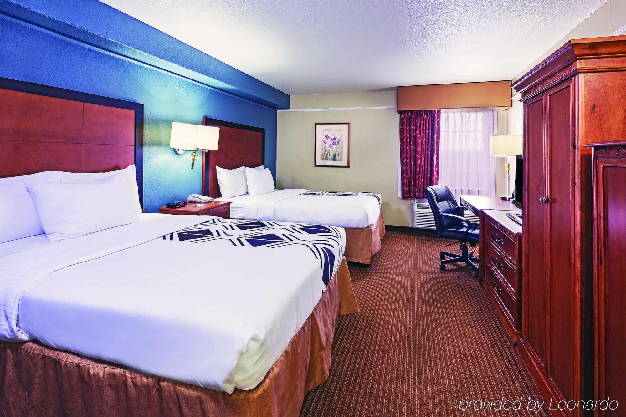 La Quinta By Wyndham Brooks City Base Hotel San Antonio