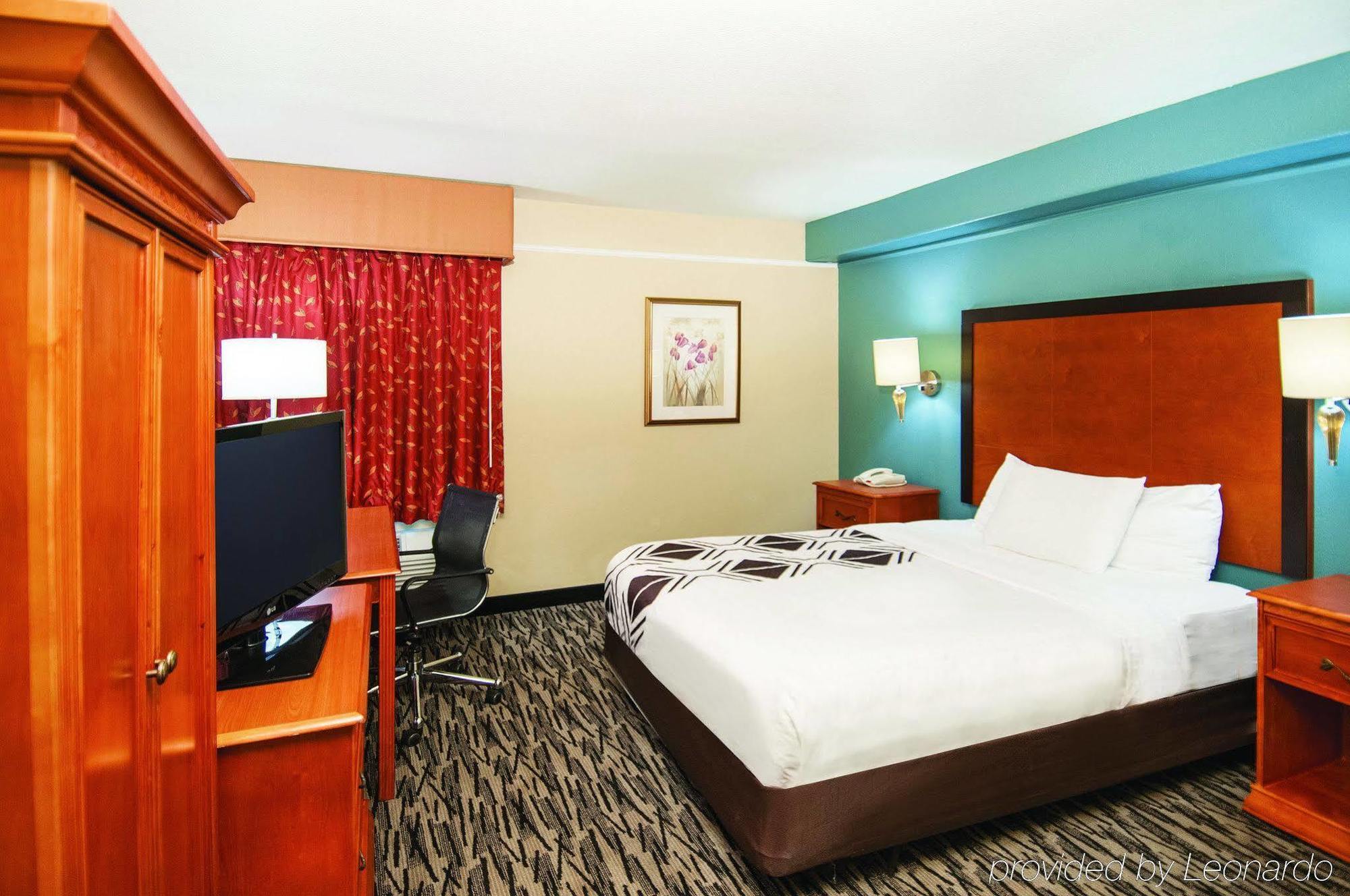 La Quinta By Wyndham Brooks City Base Hotel San Antonio