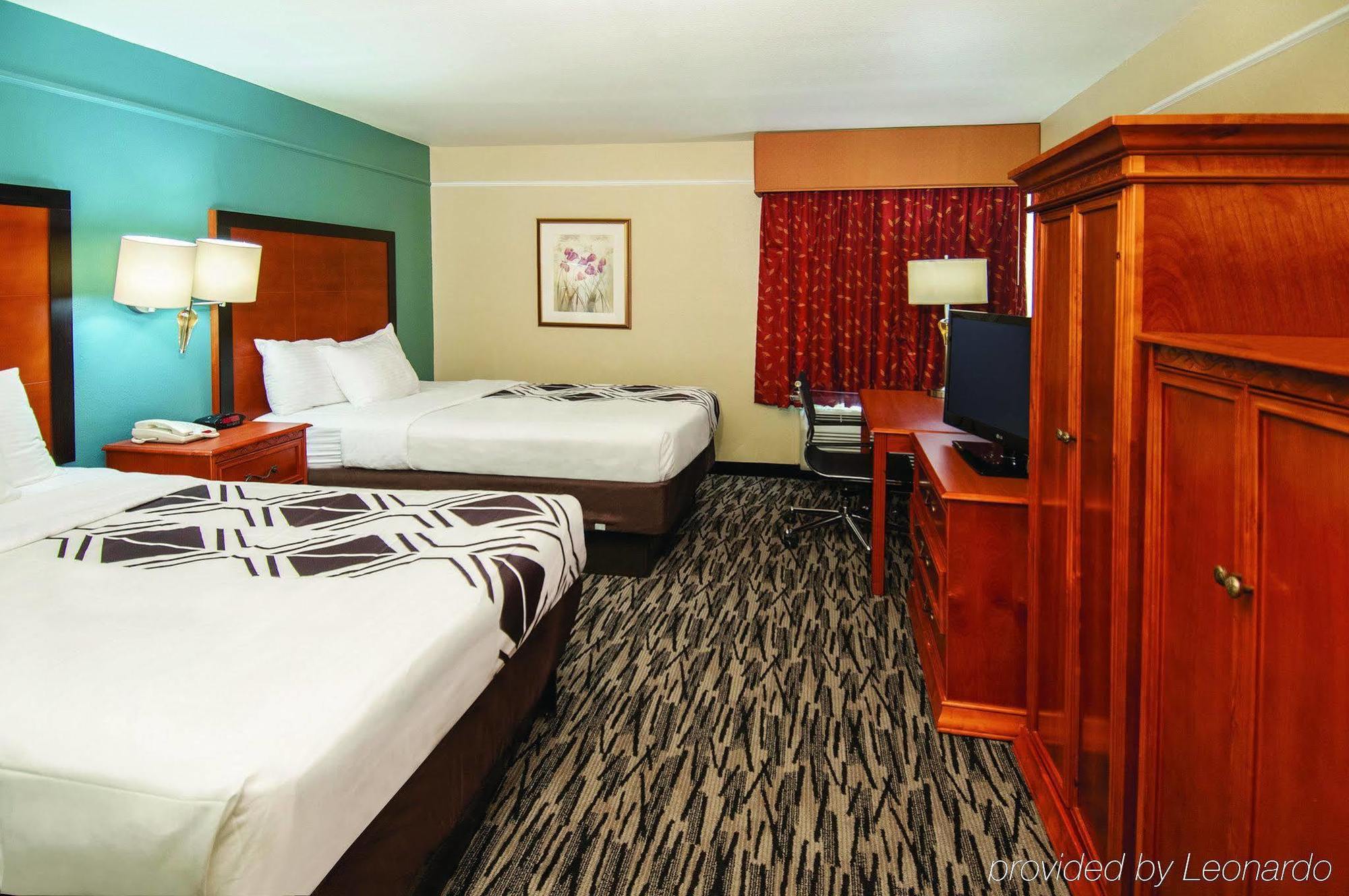 La Quinta By Wyndham Brooks City Base Hotel 3*