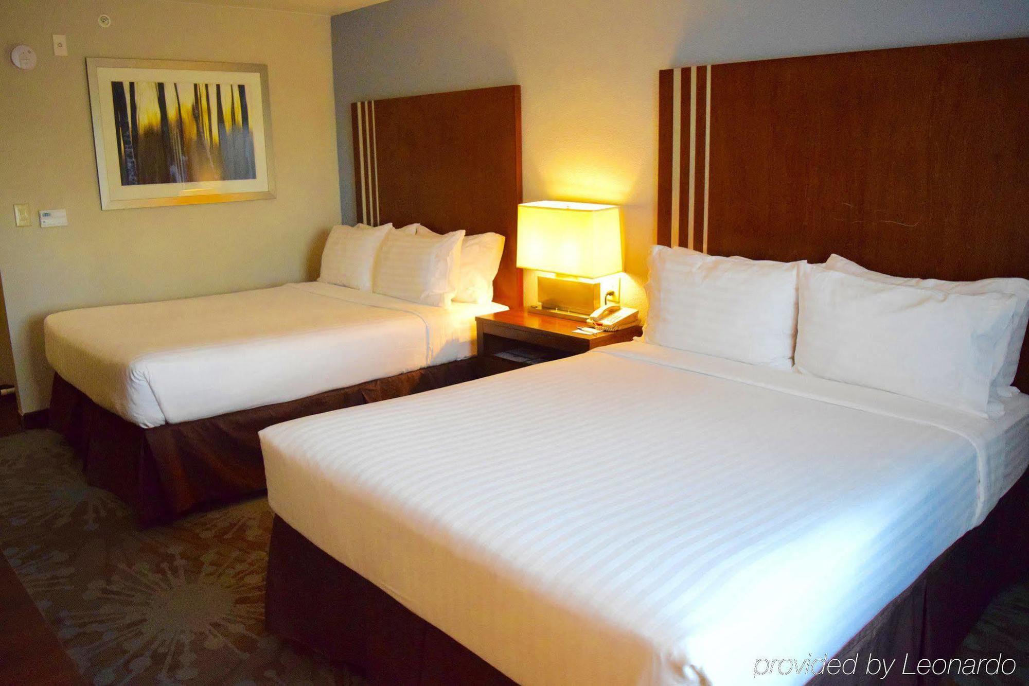 Express & Nw Near Seaworld By Ihg Hotel 2*