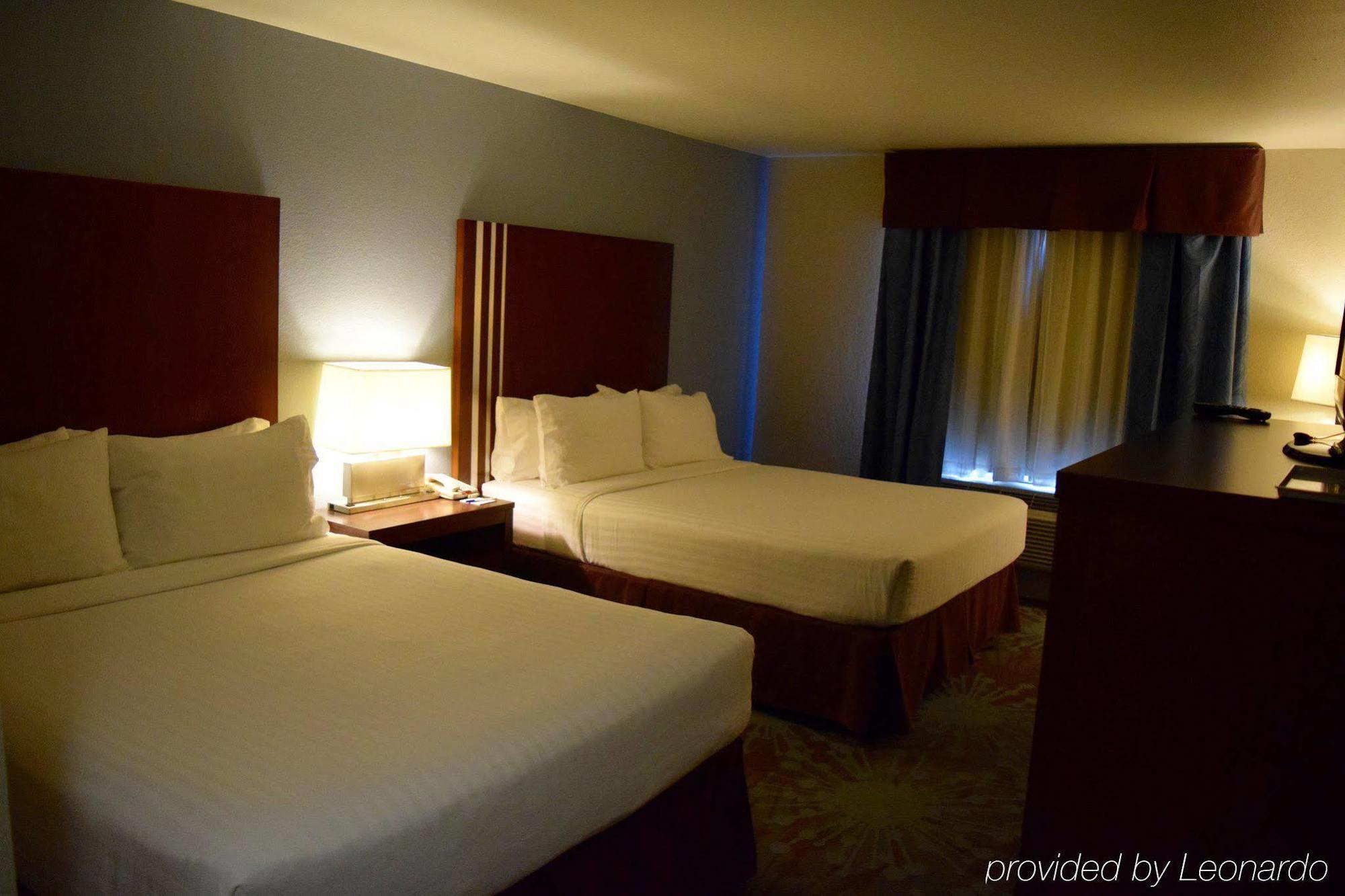 Express & Nw Near Seaworld By Ihg Hotel 2*
