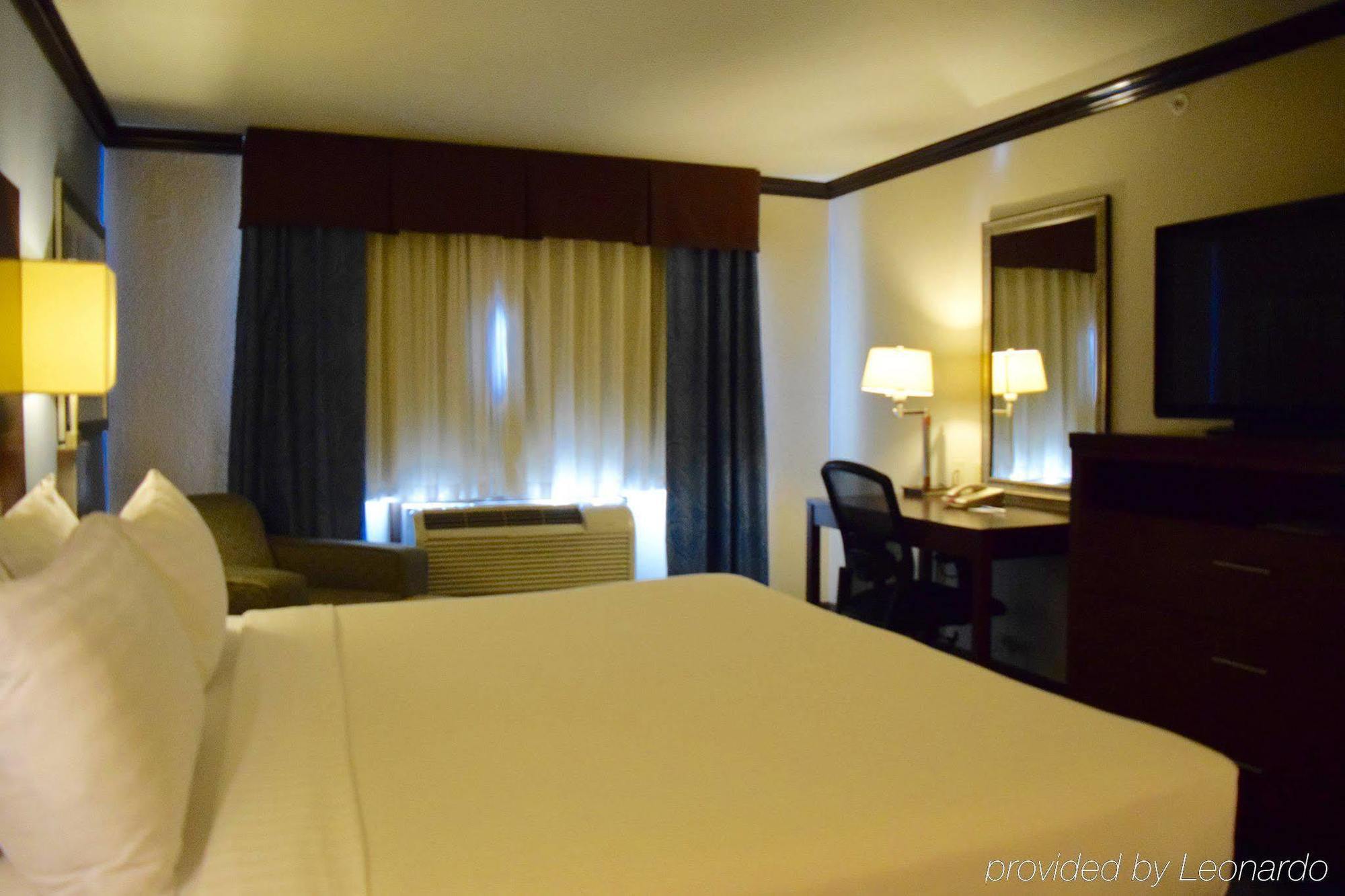 Express & Nw Near Seaworld By Ihg Hotel San Antonio