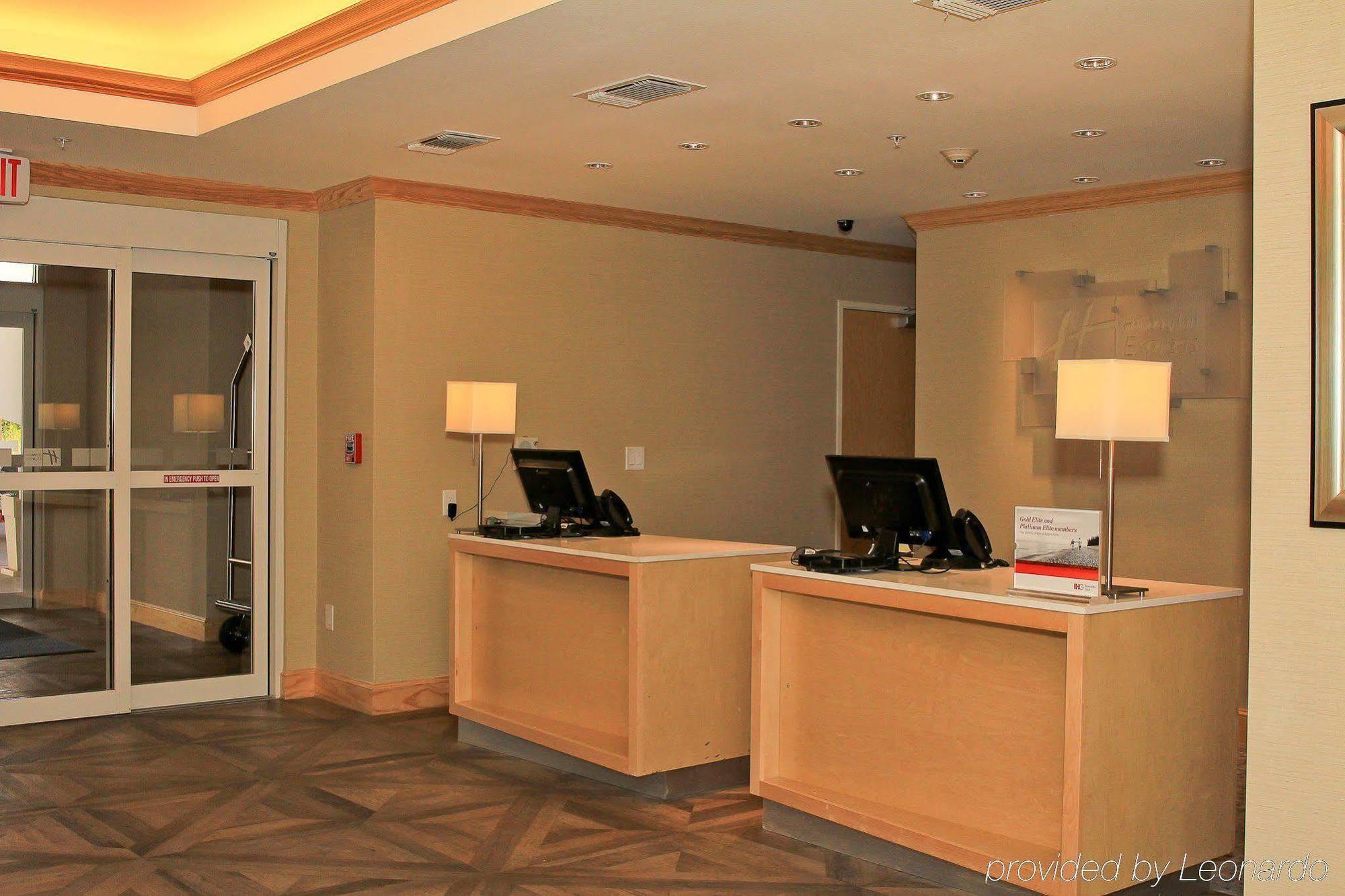 Express & Brooks Base By Ihg Hotel San Antonio