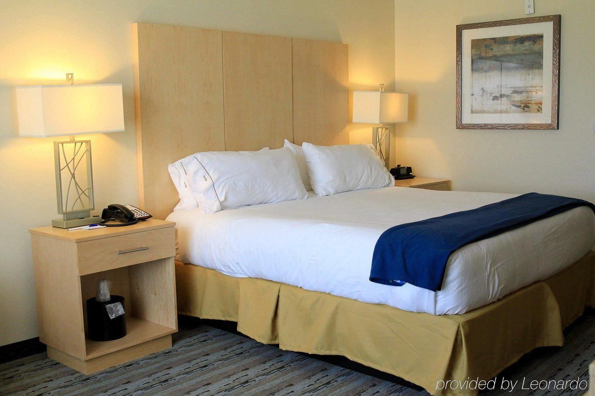 Express & Brooks Base By Ihg Hotel San Antonio