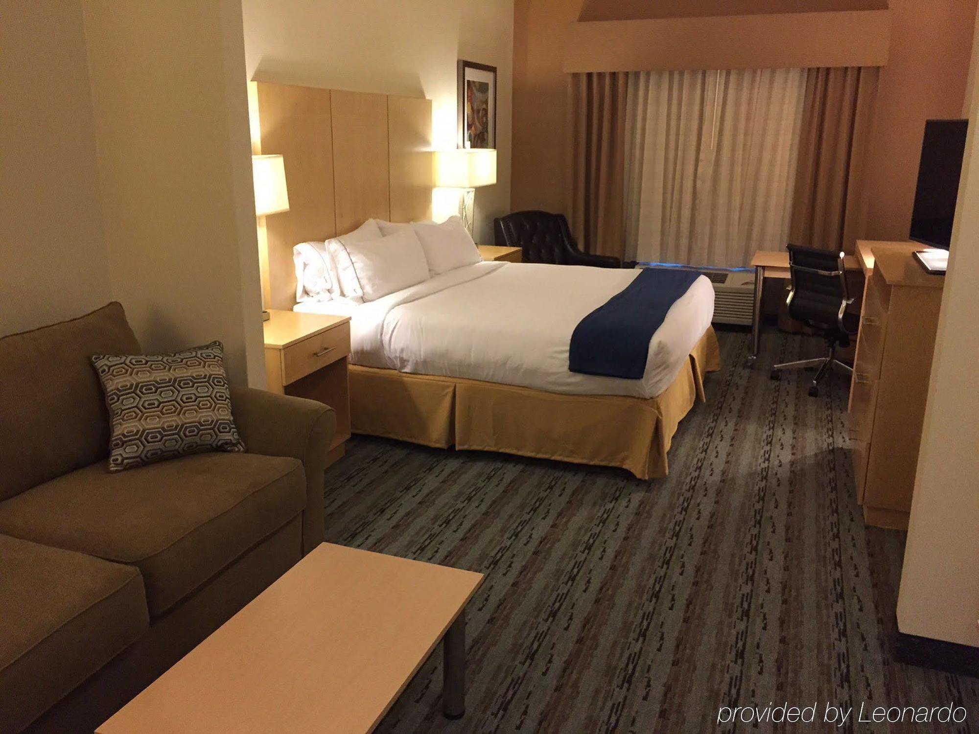 Express & Brooks Base By Ihg Hotel San Antonio