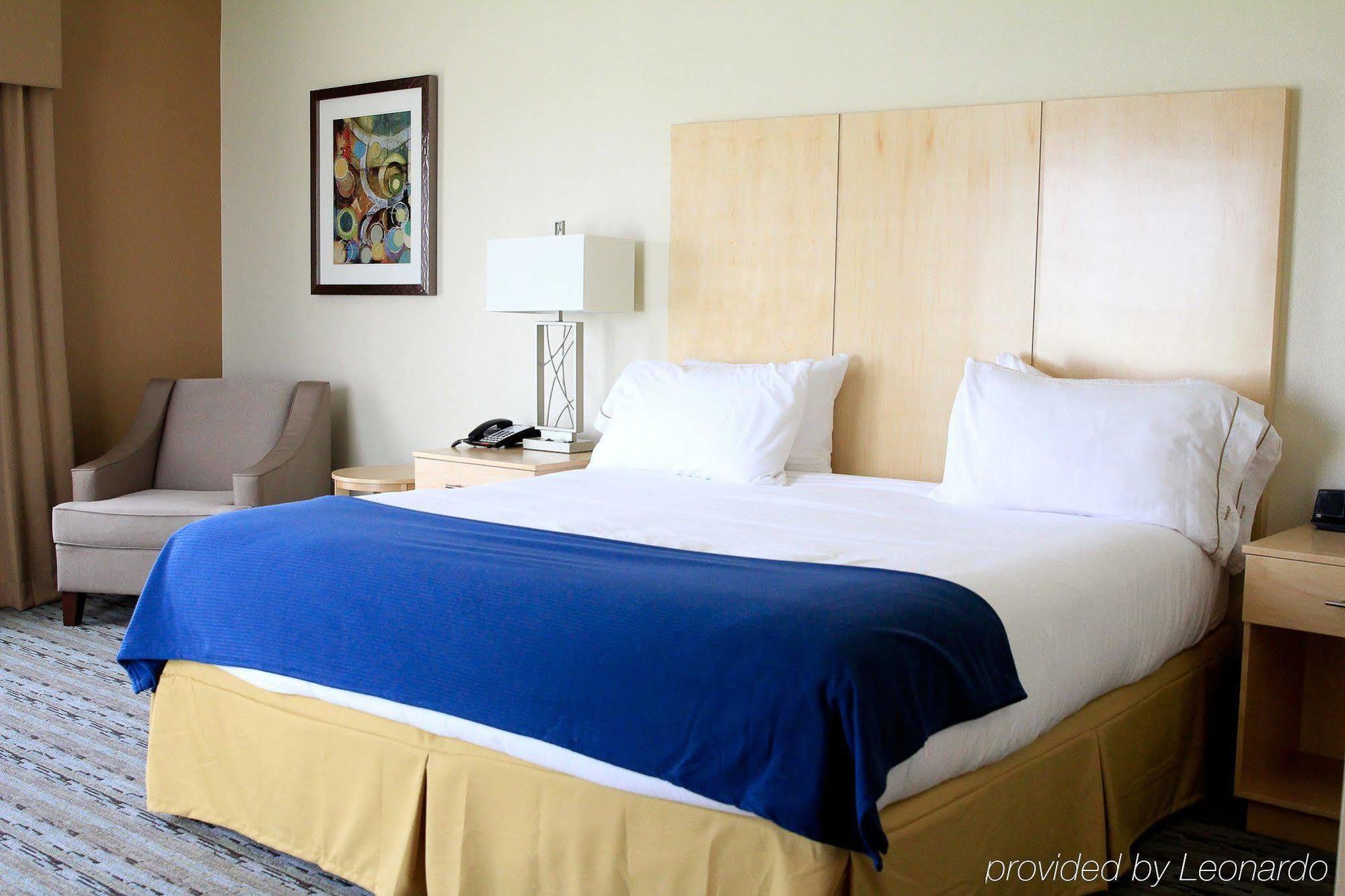 Hotel Express & Brooks Base By Ihg