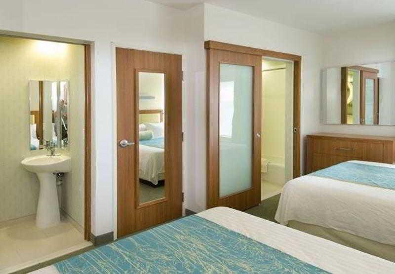 Hotel Springhill By Marriott Airport 3*