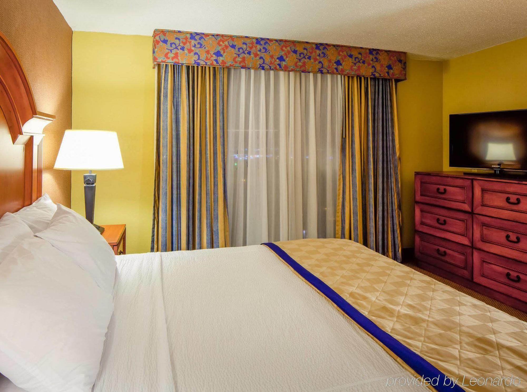 Embassy Northwest I-10 Hotel 3*