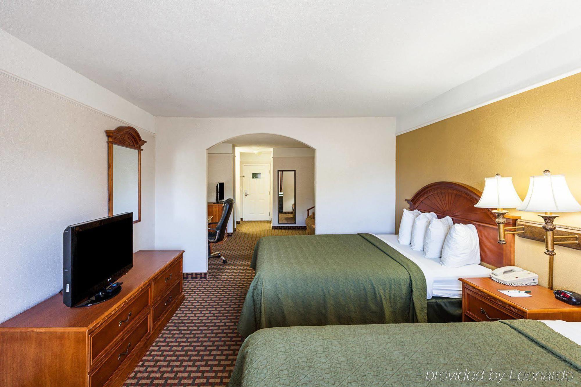 Hotel Quality & Seaworld North San Antonio