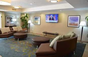 Candlewood Airport By Ihg Hotel