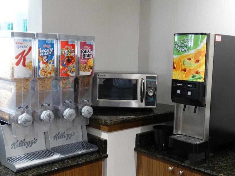 Hotel Clarion Pointe Near Medical Center 2*