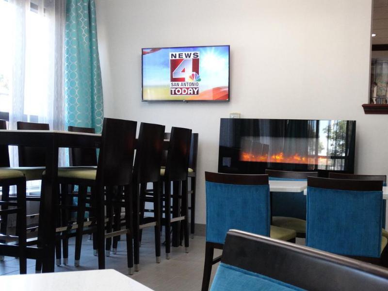 Hotel Clarion Pointe Near Medical Center 2*