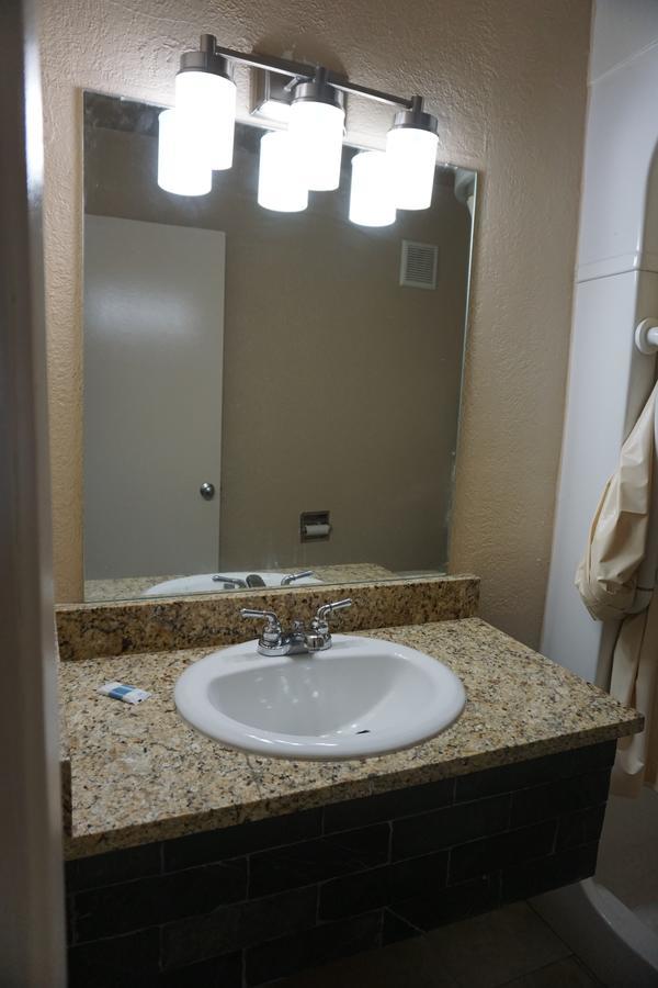 Econo Northeast I-35 Lodge