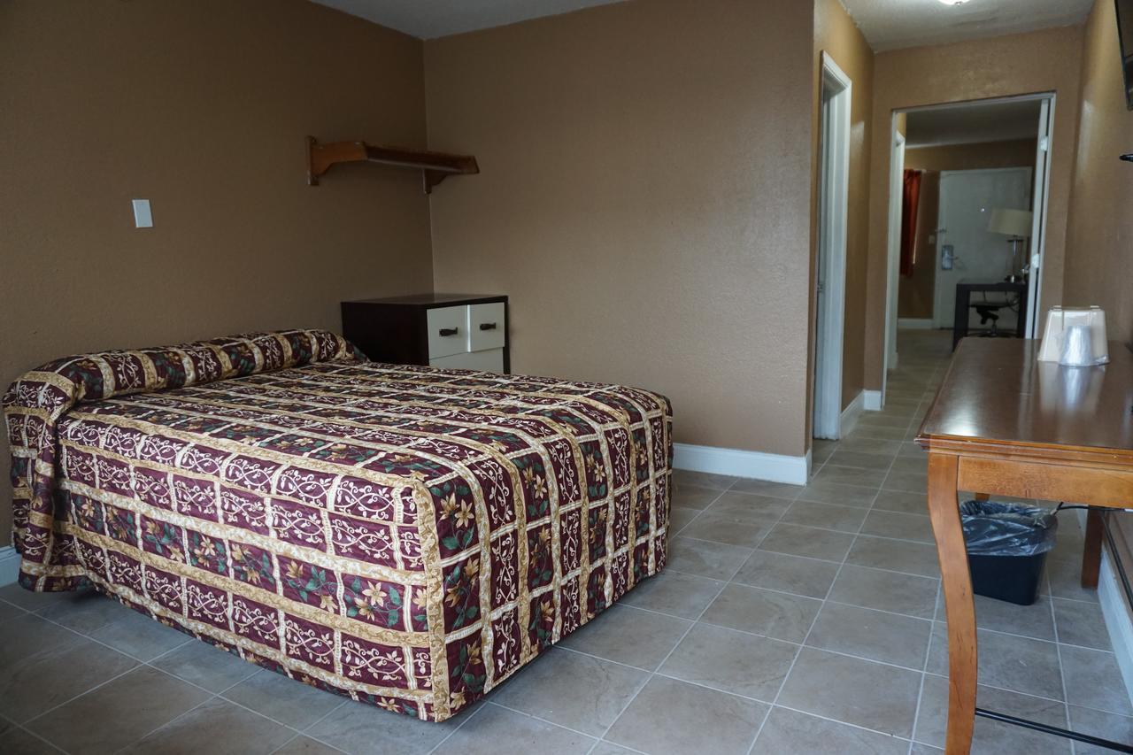Econo Northeast I-35 Lodge *
