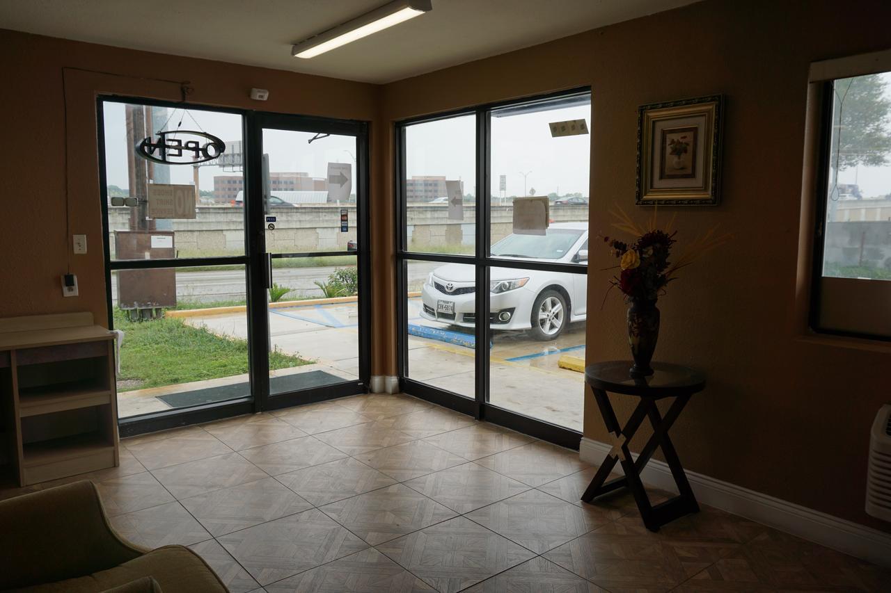 Econo Northeast I-35 Lodge *