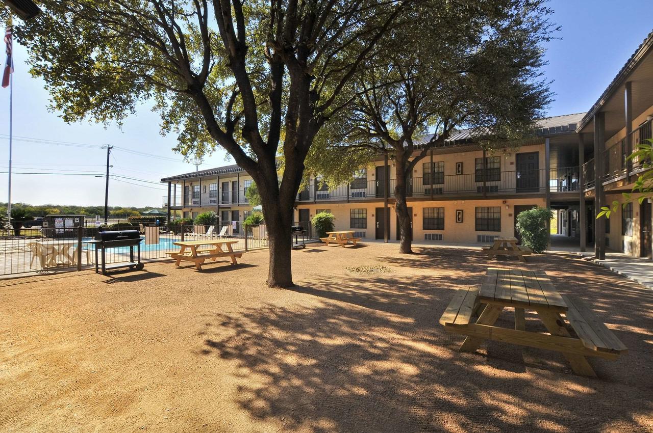 Deluxe Near Lackland Afb Hotel *