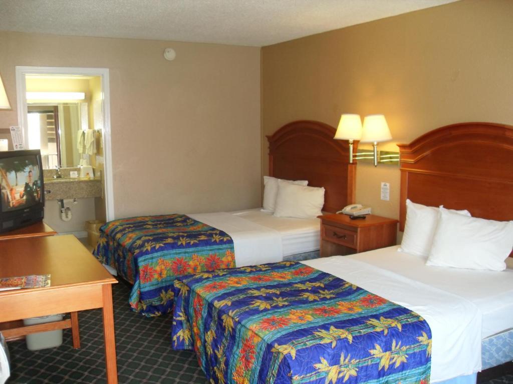 Days By Wyndham Splashtown/att Center Hotel San Antonio