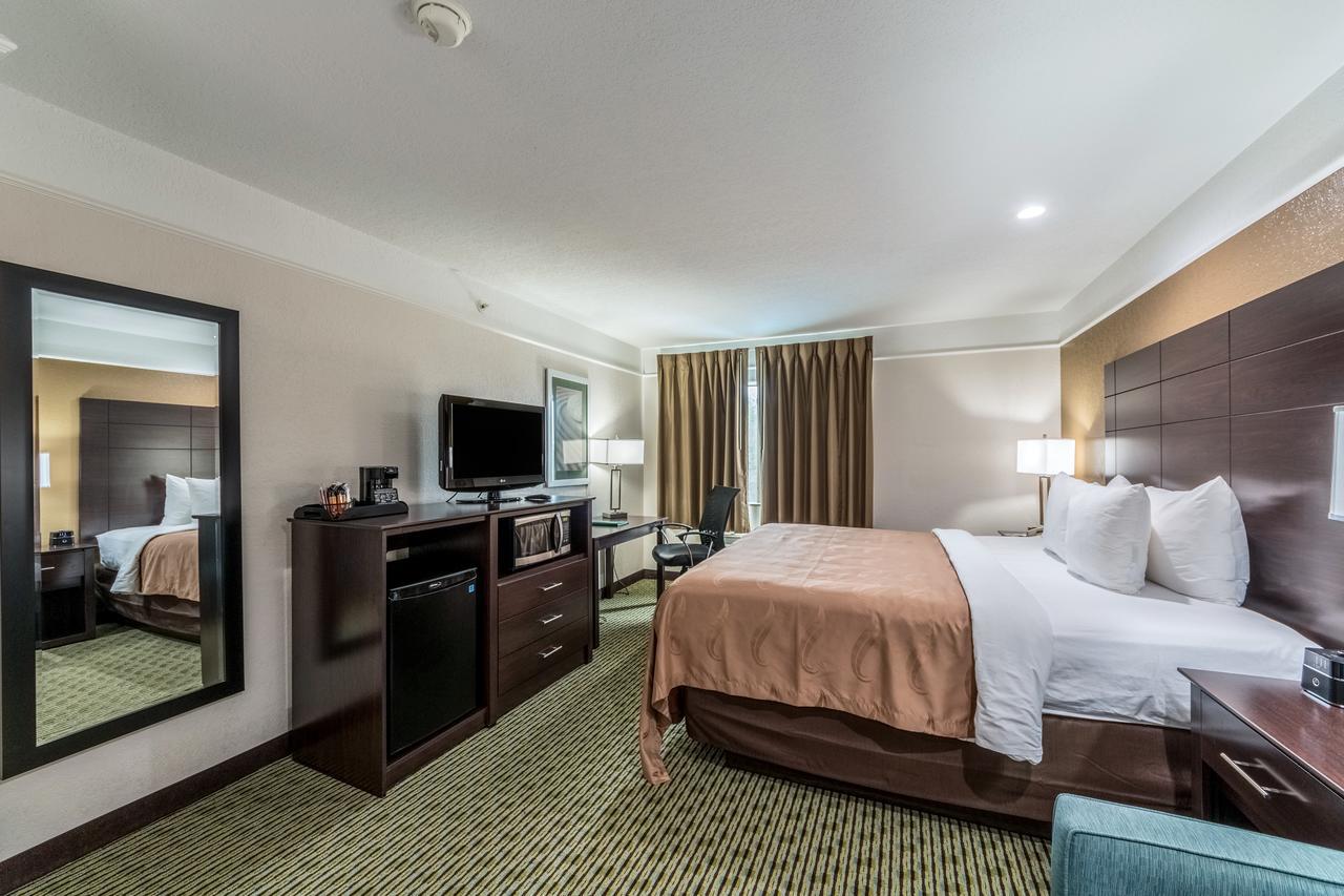 Quality & Seaworld North Hotel 3*