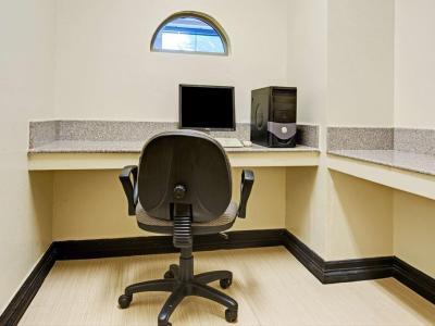 Surestay Plus By Best Western Airport Hotel San Antonio