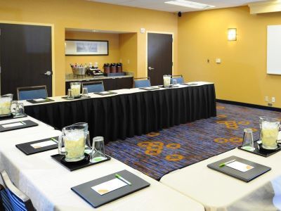 Courtyard By Marriott Airport Hotel 3*