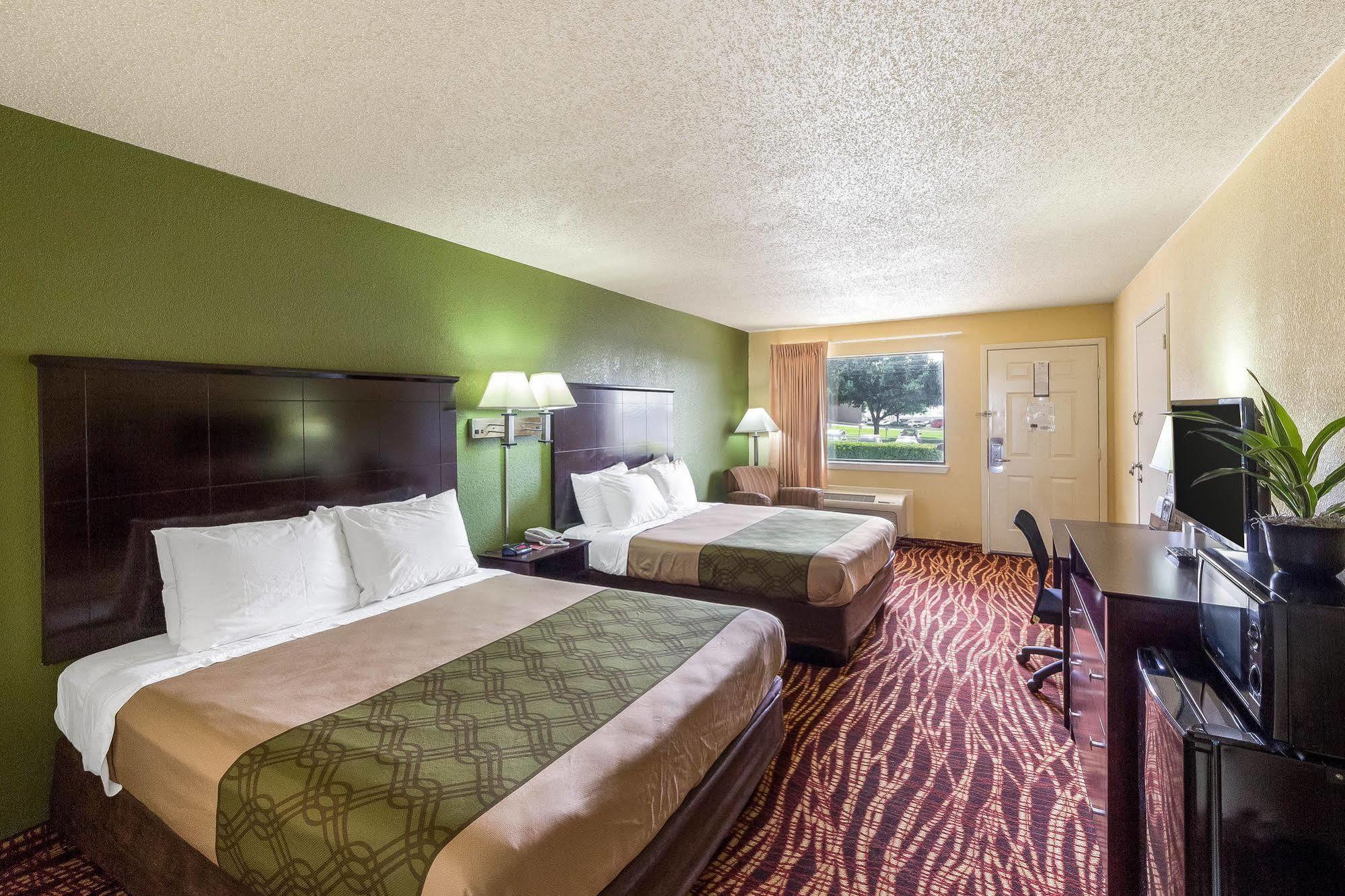 Hotel Econo & Downtown Northeast Near Fort Sam Houston 2*