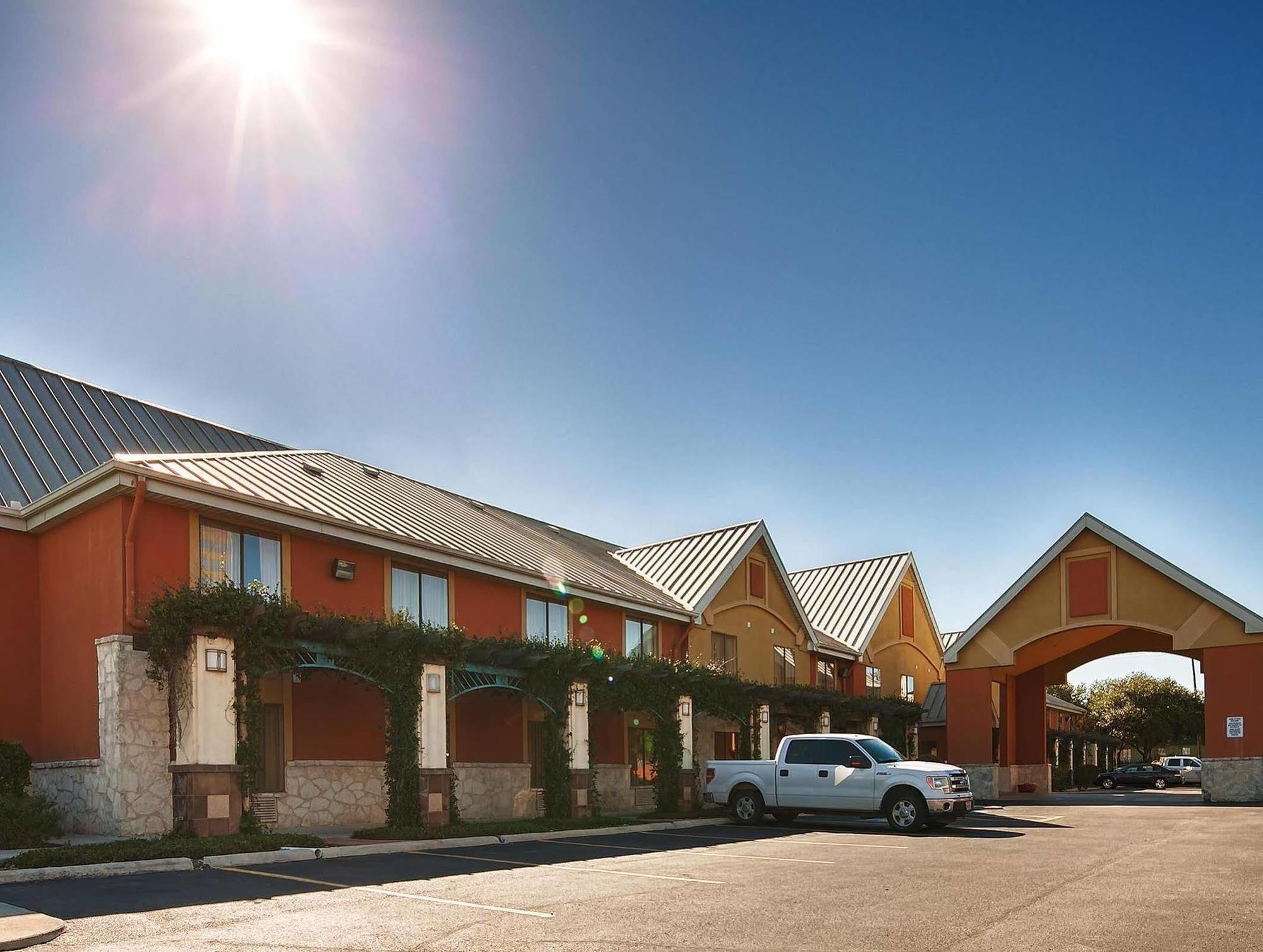 Western Ana Inn-airport