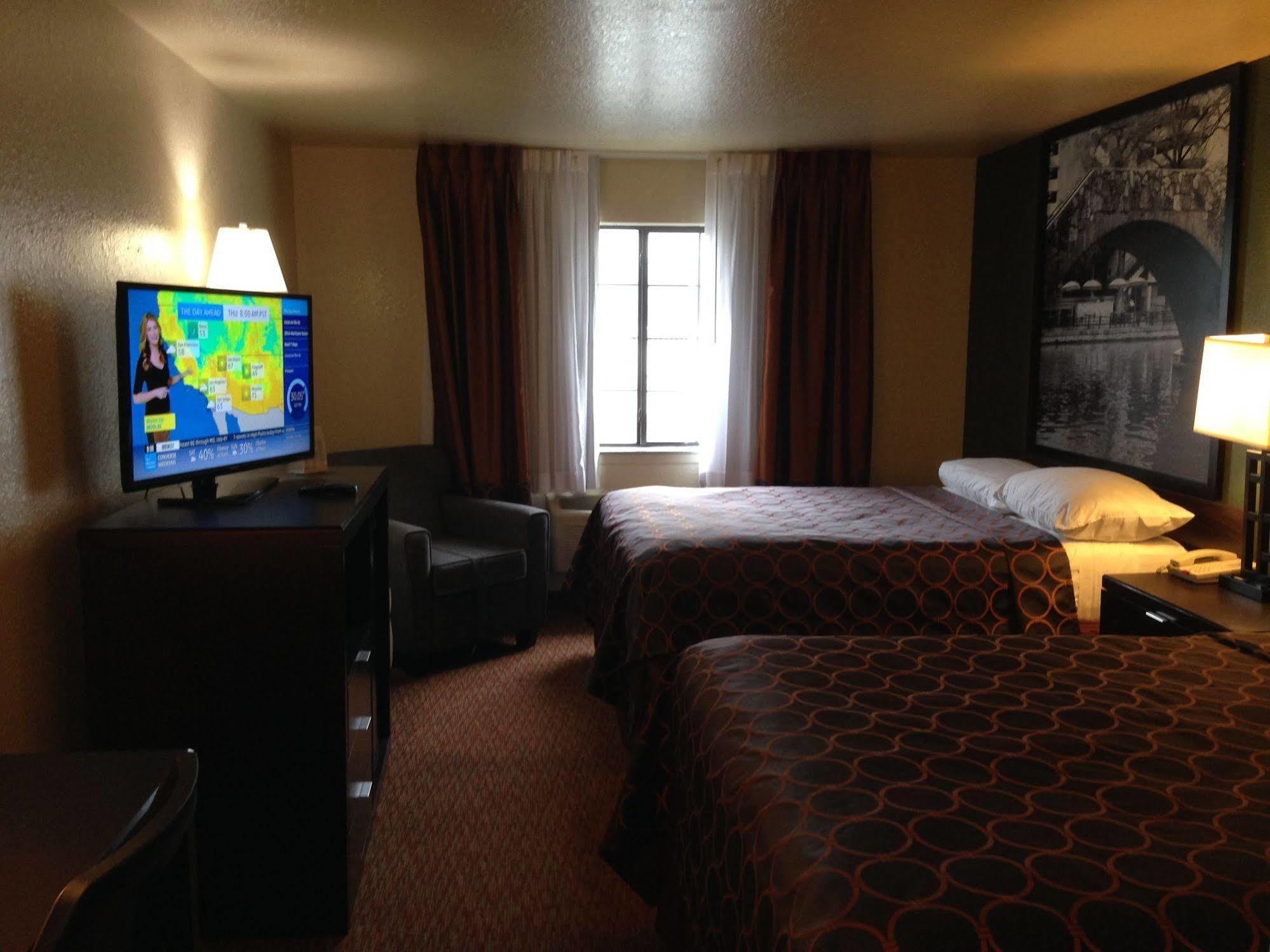Hotel Surestay Plus By Best Western Airport