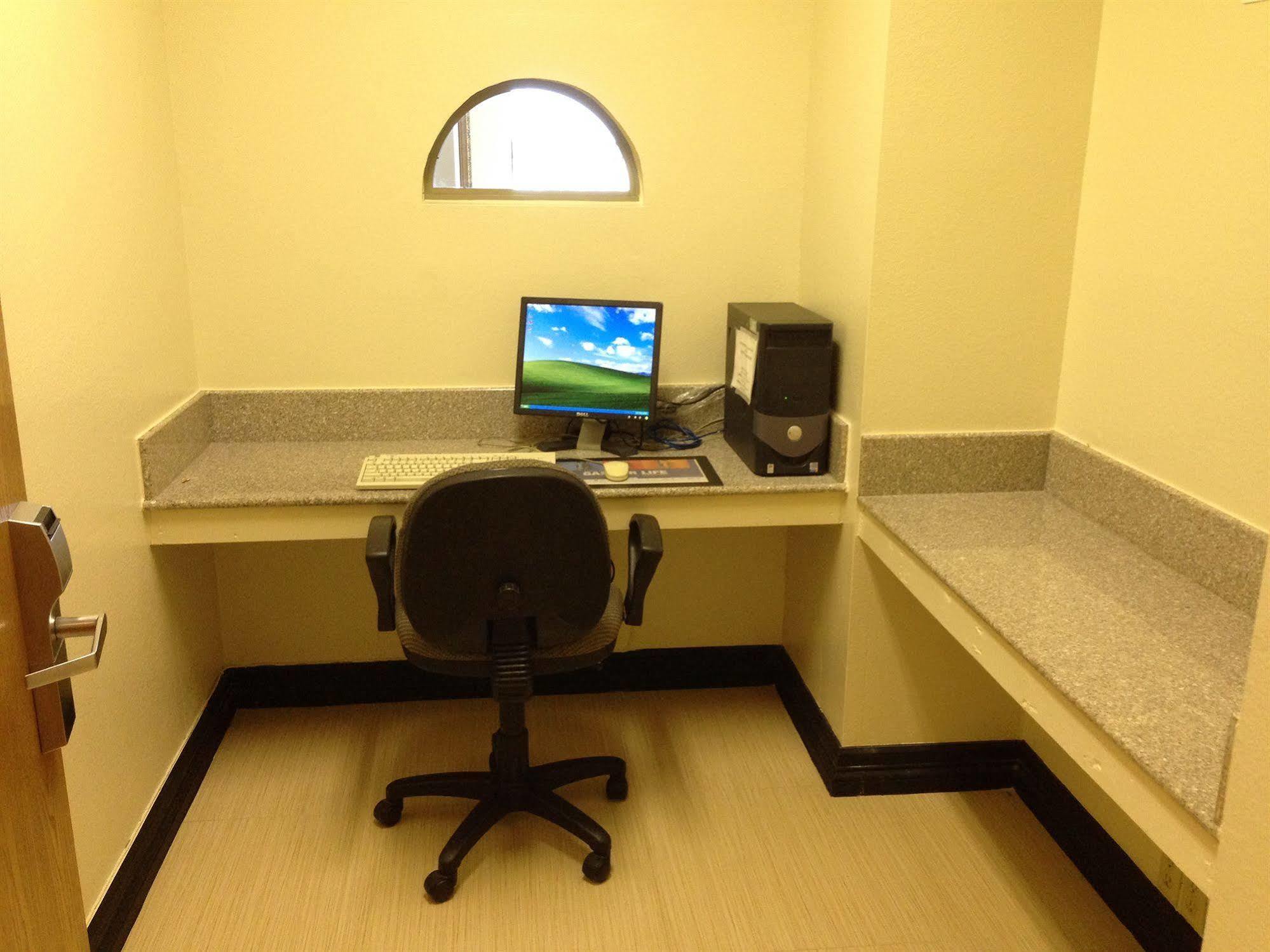 Hotel Surestay Plus By Best Western Airport 3*