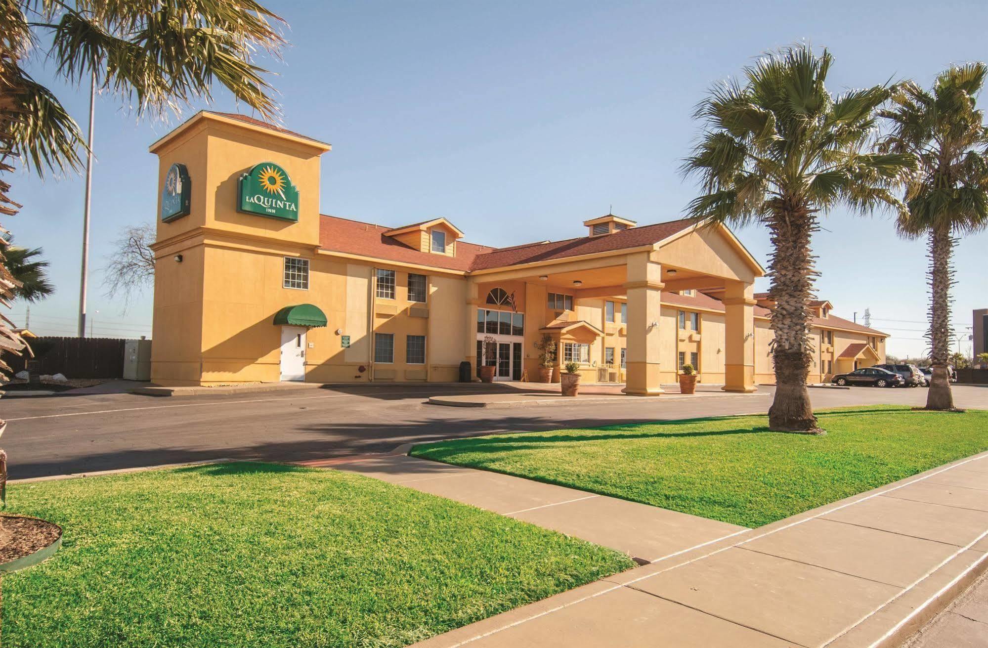 La Quinta By Wyndham Brooks City Base 3*