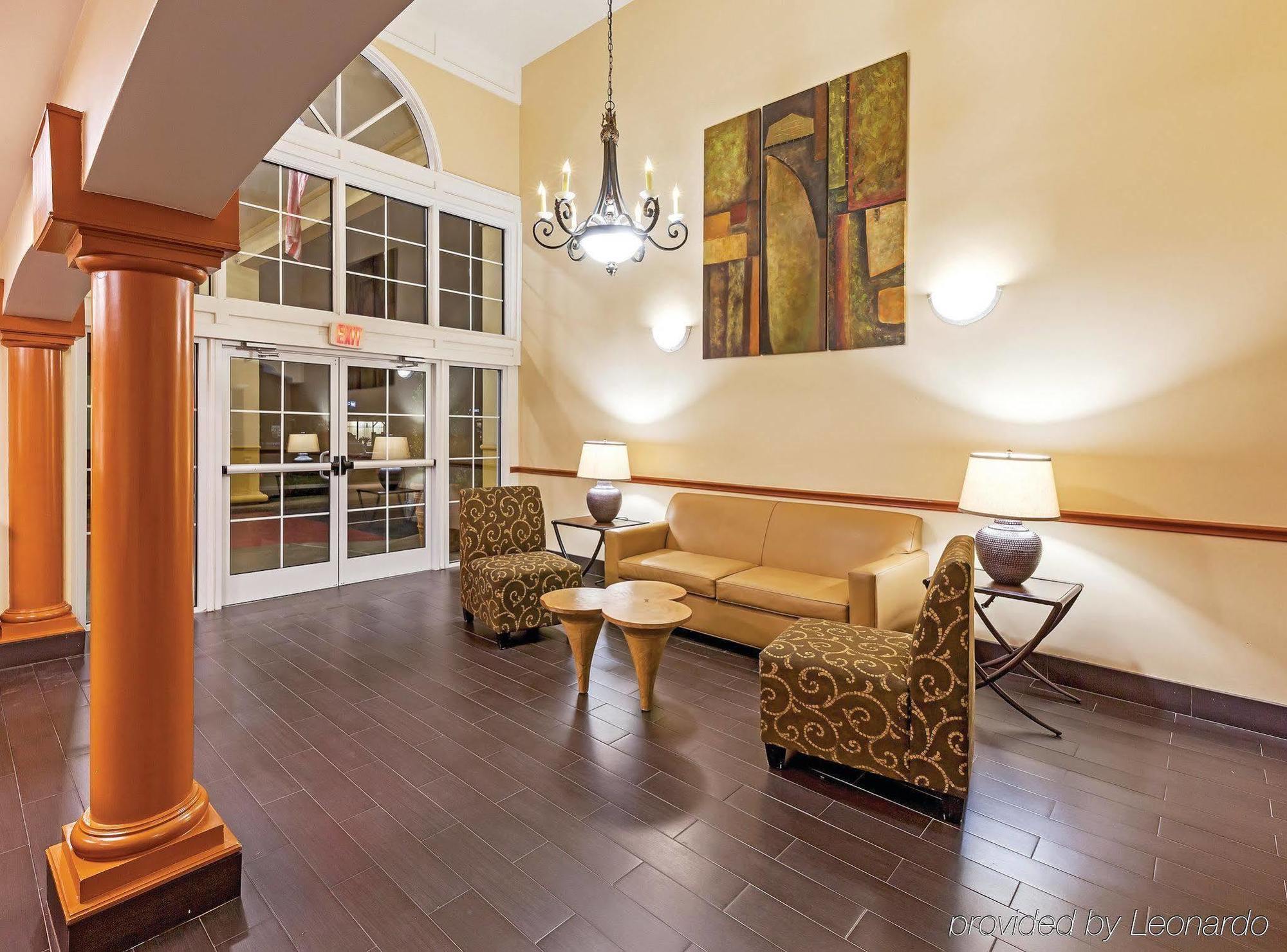 La Quinta By Wyndham Brooks City Base Hotel