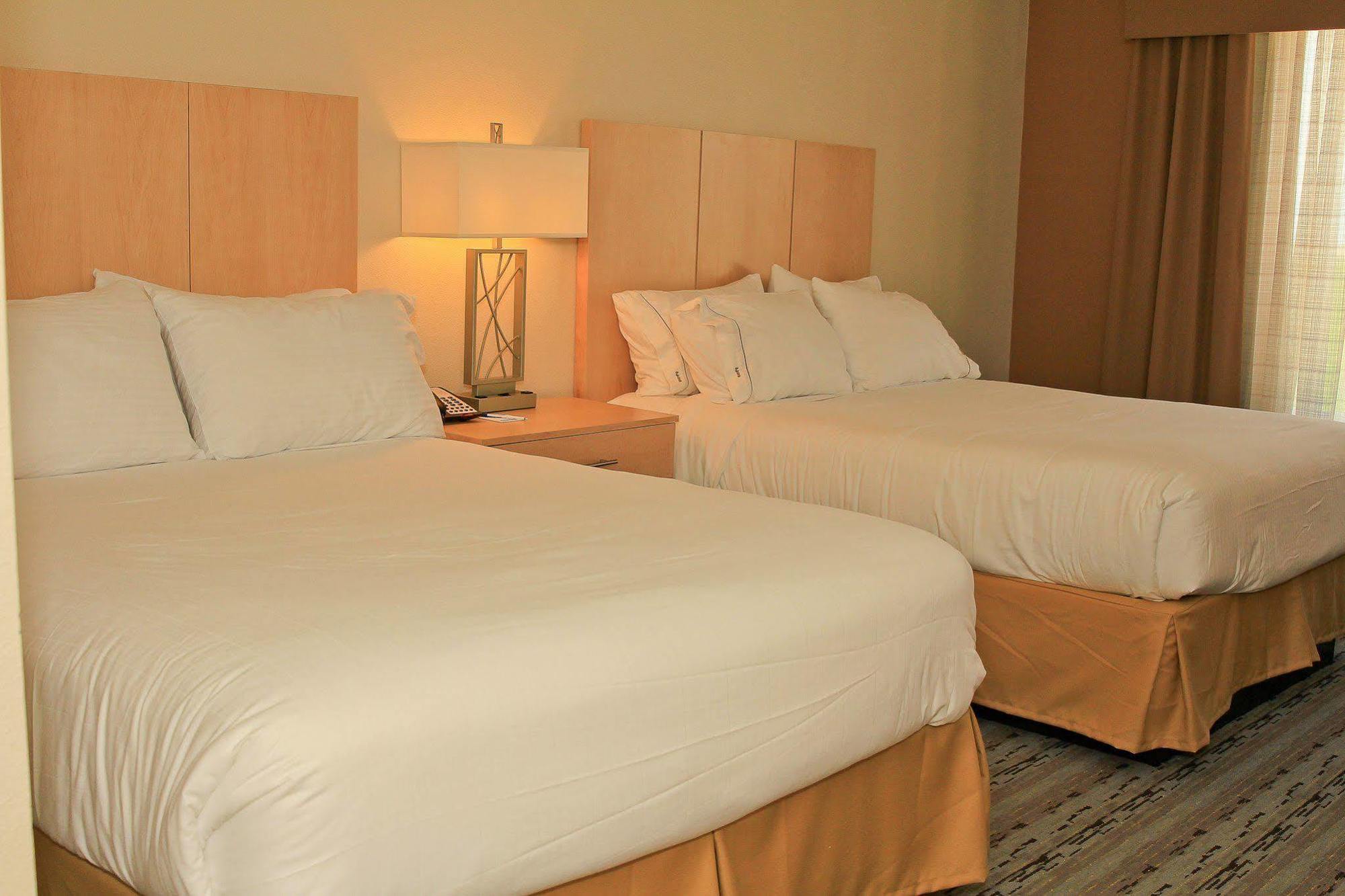 Express & Brooks Base By Ihg Hotel San Antonio