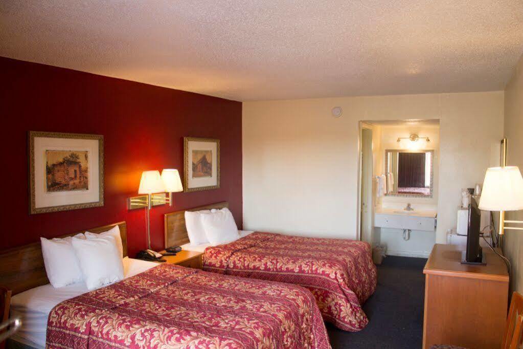 Motel Knights Near Frost Bank Center 3*